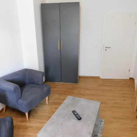 In Magdeburg-salbke Mit Balkon Und Wifi شقة