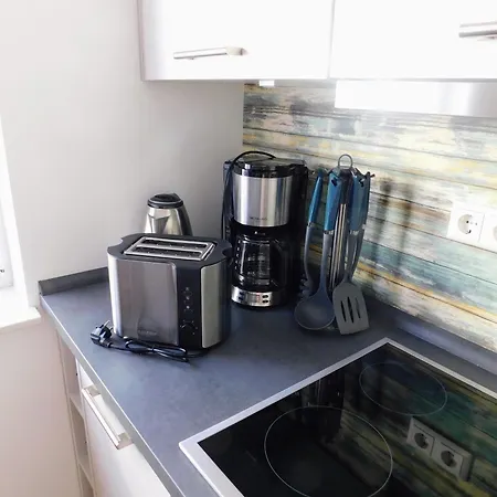 In Magdeburg-salbke Mit Balkon Und Wifi *